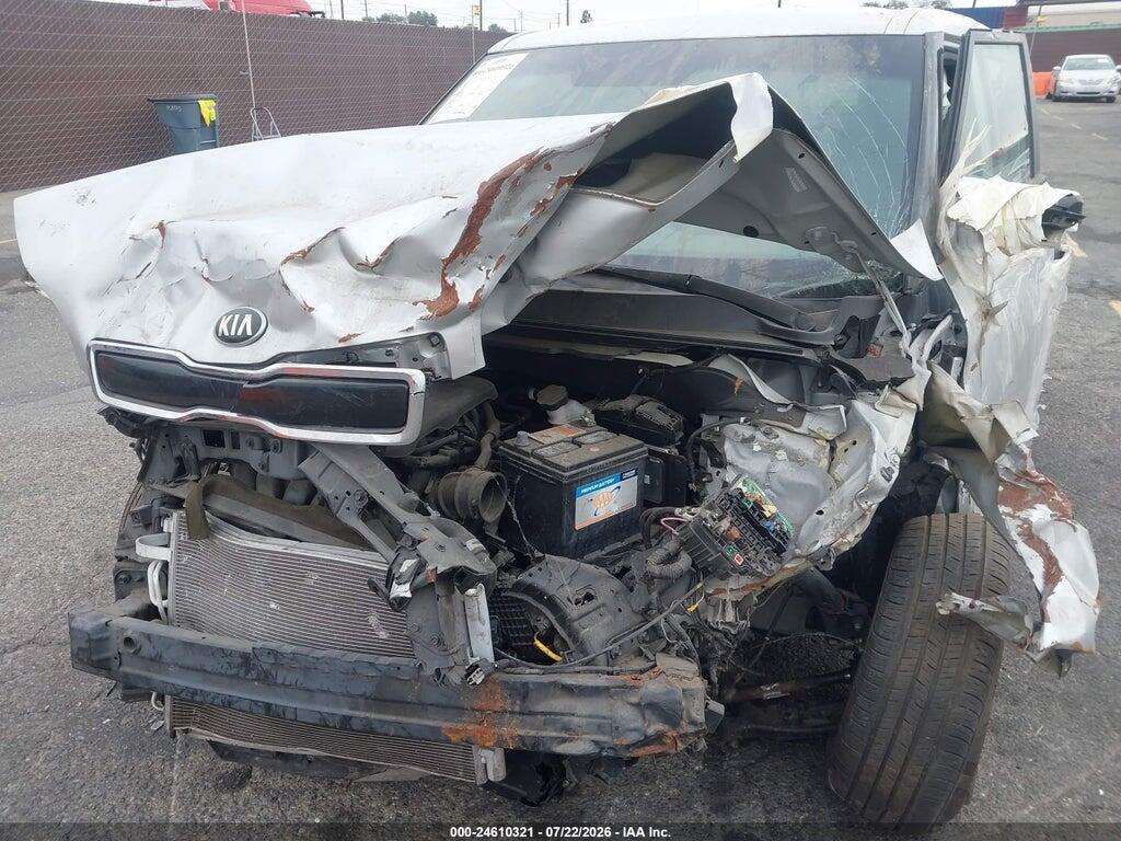 KNDJP3A56F7787788 2015 KIA SOUL photo no. 6