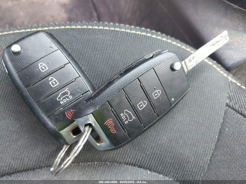 KNDJP3A56F7119876 2015 KIA SOUL photo no. 11