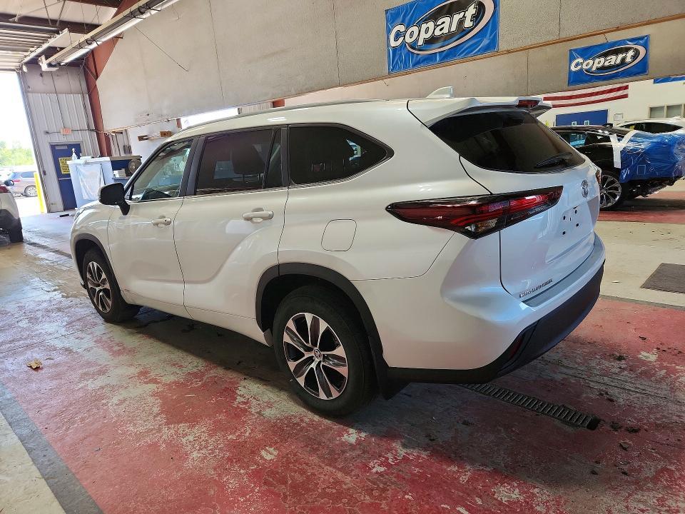 2025 TOYOTA HIGHLANDER HYBRID XLE — Фото 2 из 13