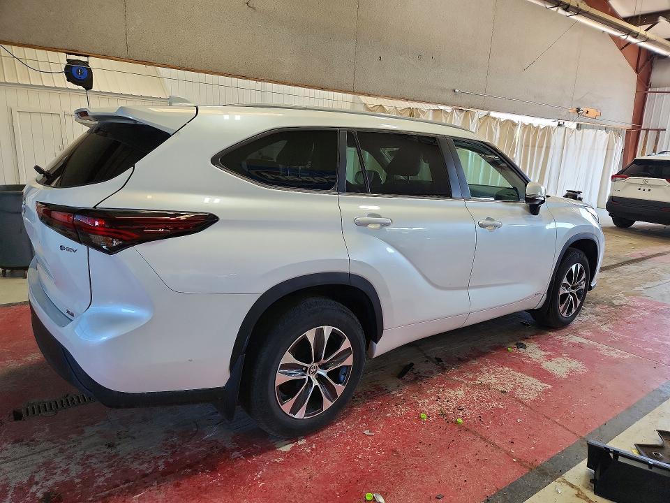 2025 TOYOTA HIGHLANDER HYBRID XLE — Фото 3 из 13