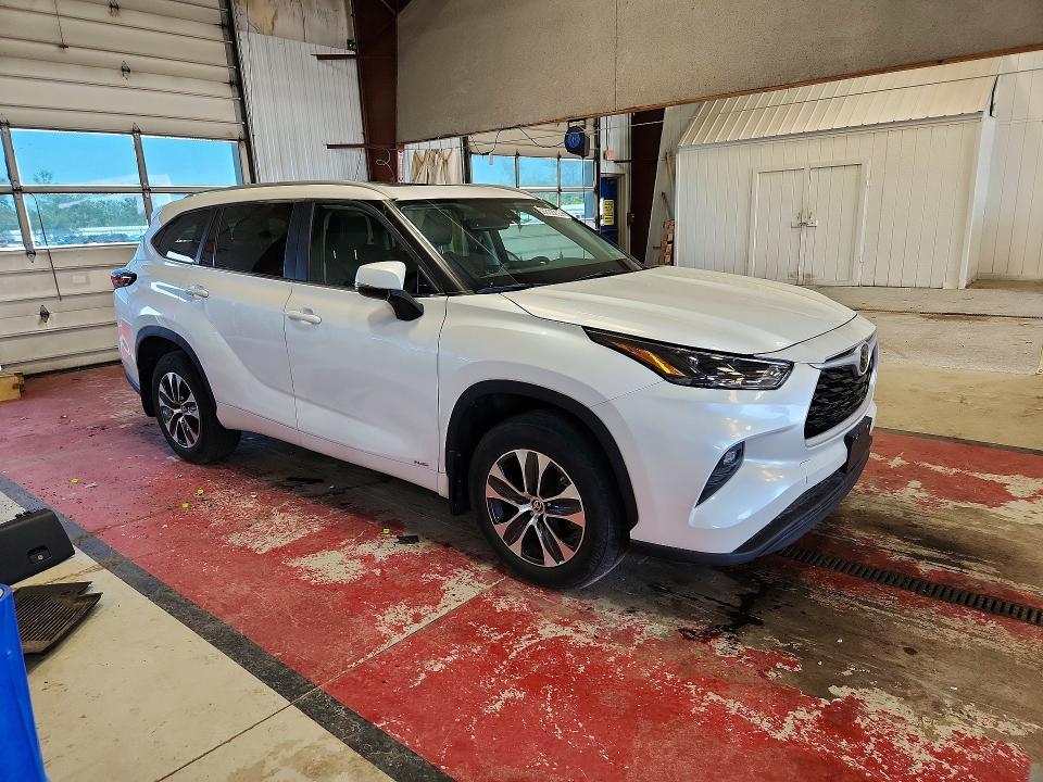 2025 TOYOTA HIGHLANDER HYBRID XLE — Фото 4 из 13