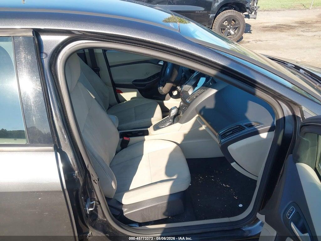 1FADP3K24FL252411 2015 FORD FOCUS photo no. 5