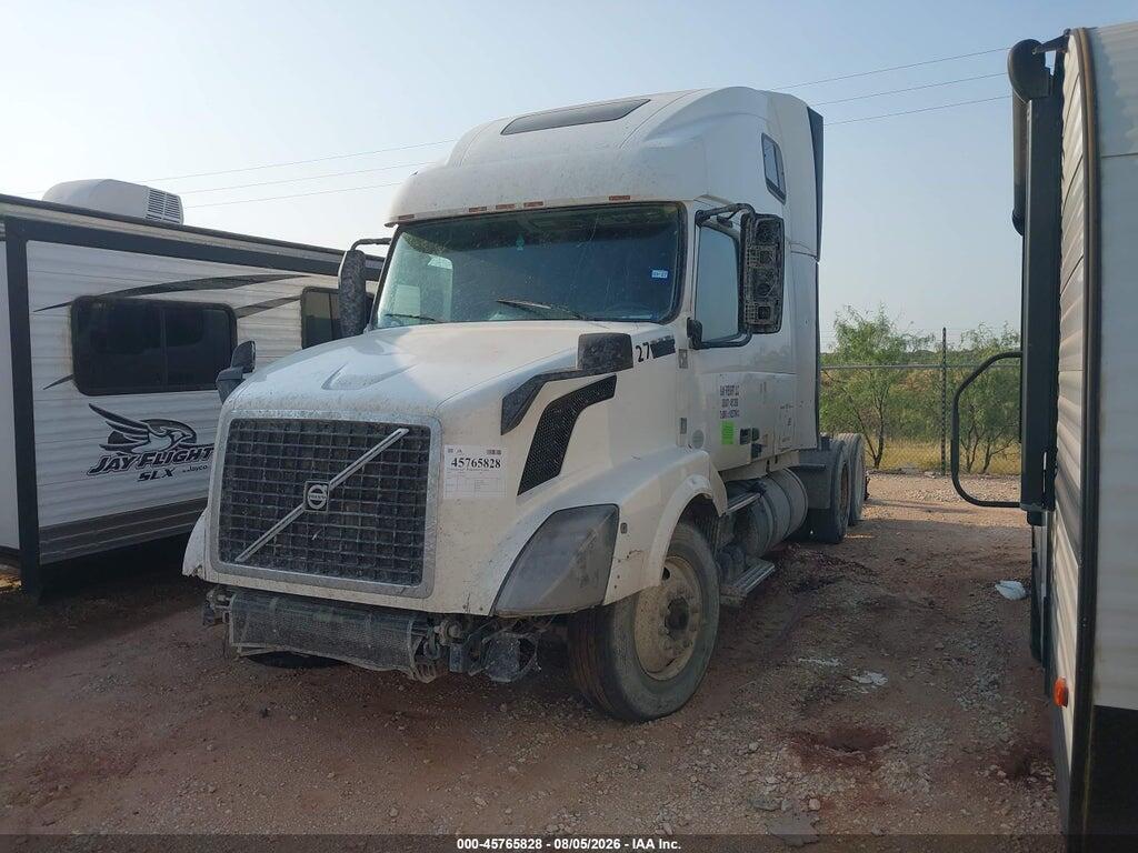 4V4NC9EJXFN934024 2015 VOLVO VN photo no. 2