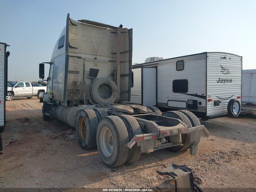 4V4NC9EJXFN934024 2015 VOLVO VN photo no. 3