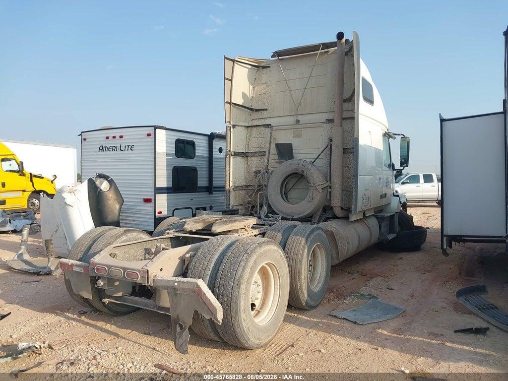 4V4NC9EJXFN934024 2015 VOLVO VN photo no. 4