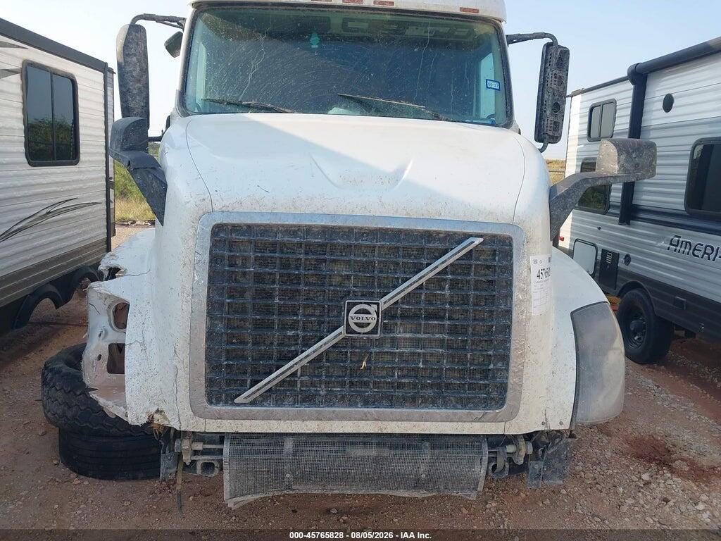 4V4NC9EJXFN934024 2015 VOLVO VN photo no. 9