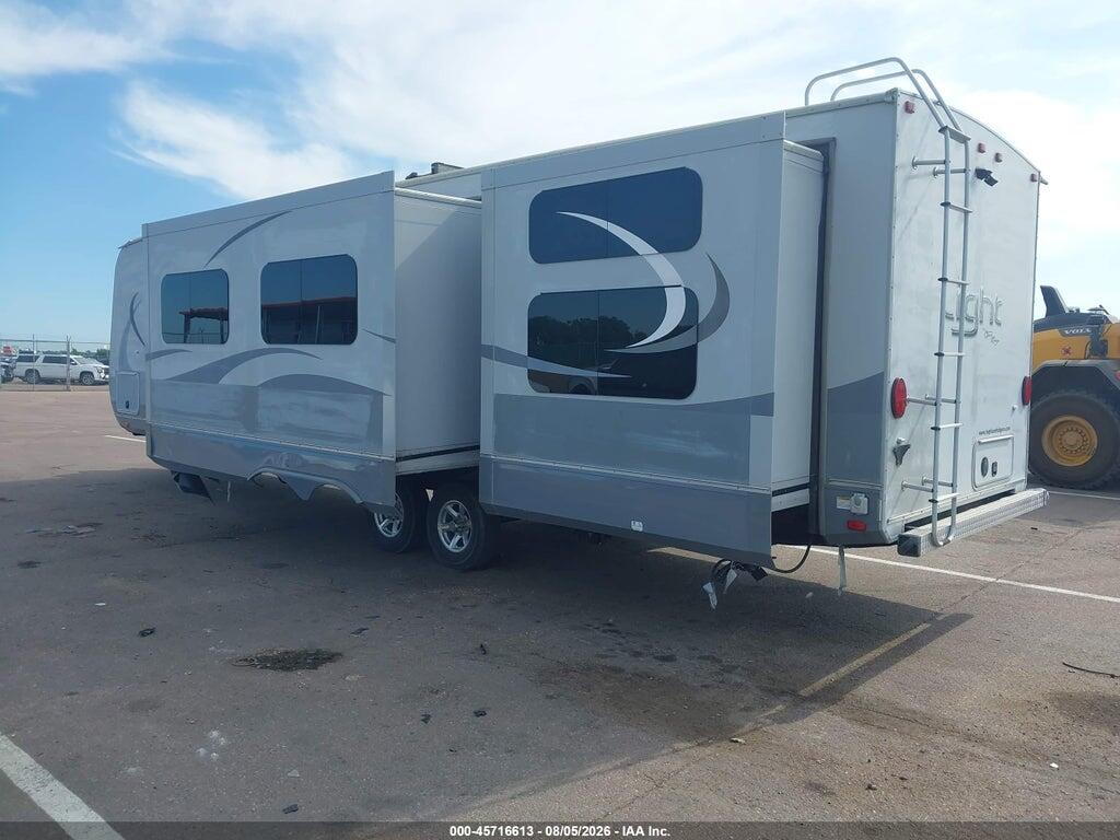 58TTX3726F2018674 2015 HIGHLAND RIDGE OPEN RANGE LIGHT 307 photo no. 3