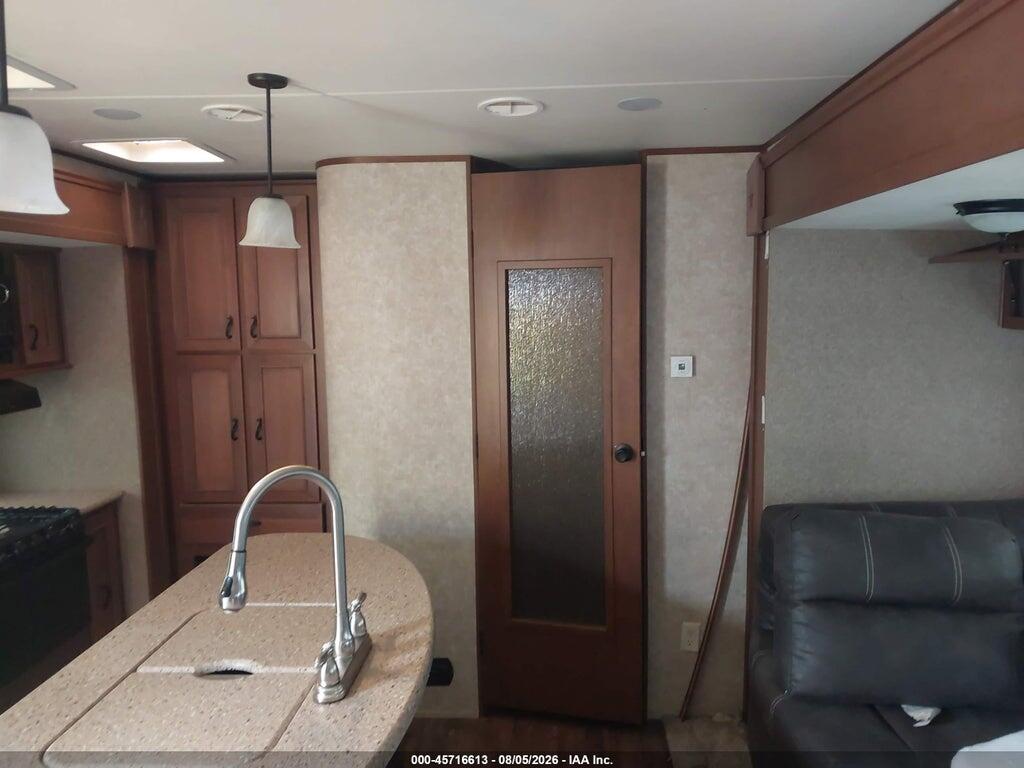 58TTX3726F2018674 2015 HIGHLAND RIDGE OPEN RANGE LIGHT 307 photo no. 5