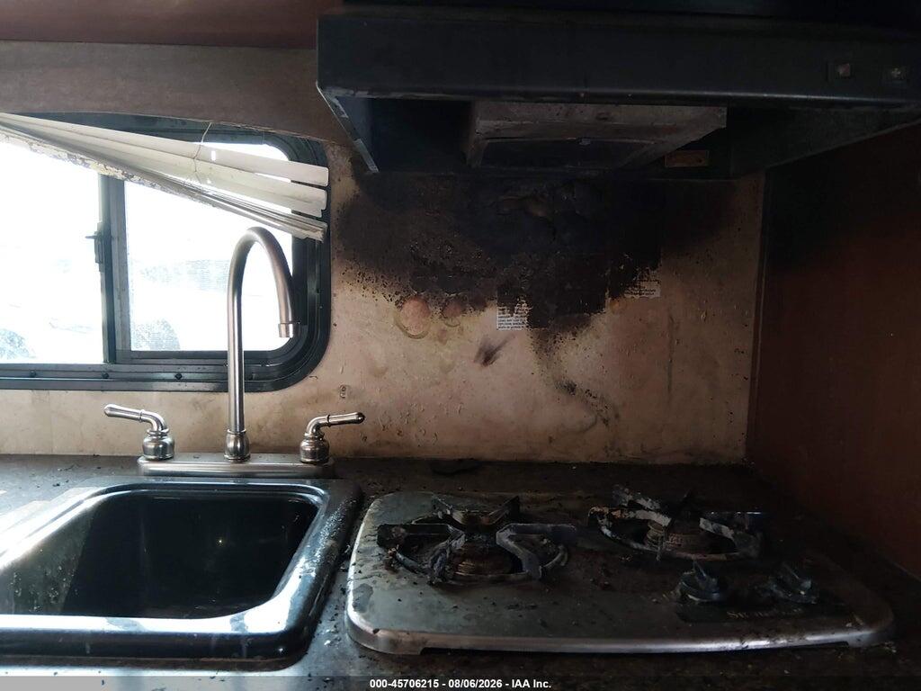 5ZT2VWFC3F5107472 2015 FOREST RIVER VIKING 17BH photo no. 6