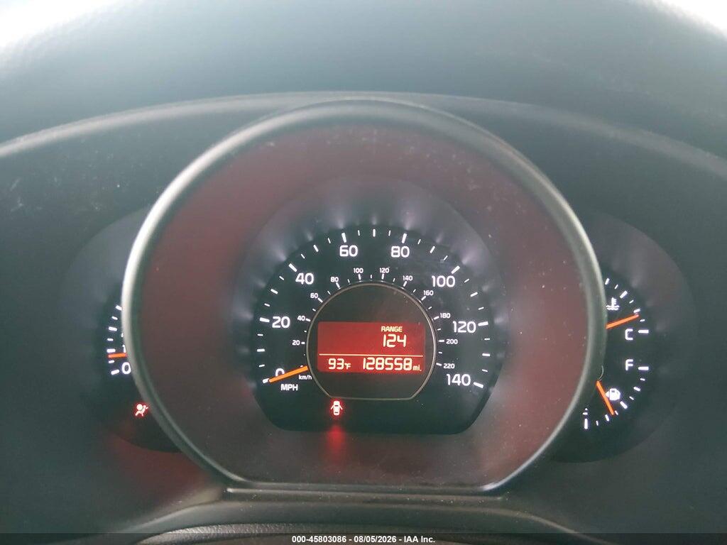 KNDJN2A28G7393216 2016 KIA SOUL photo no. 7