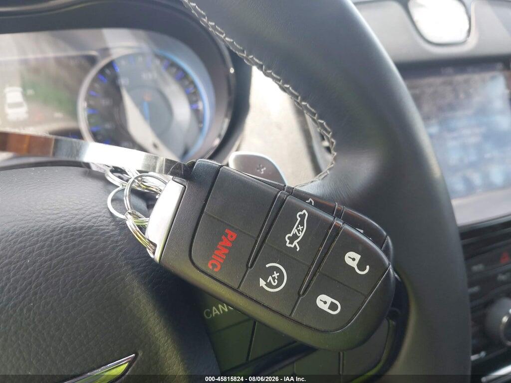 2C3CCAGG0HH512916 2017 CHRYSLER 300 photo no. 11