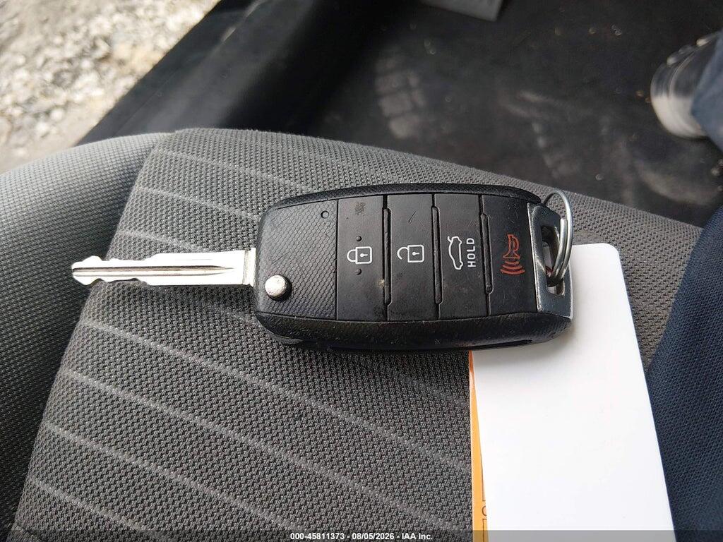 3KPFL4A70HE136961 2017 KIA FORTE photo no. 11