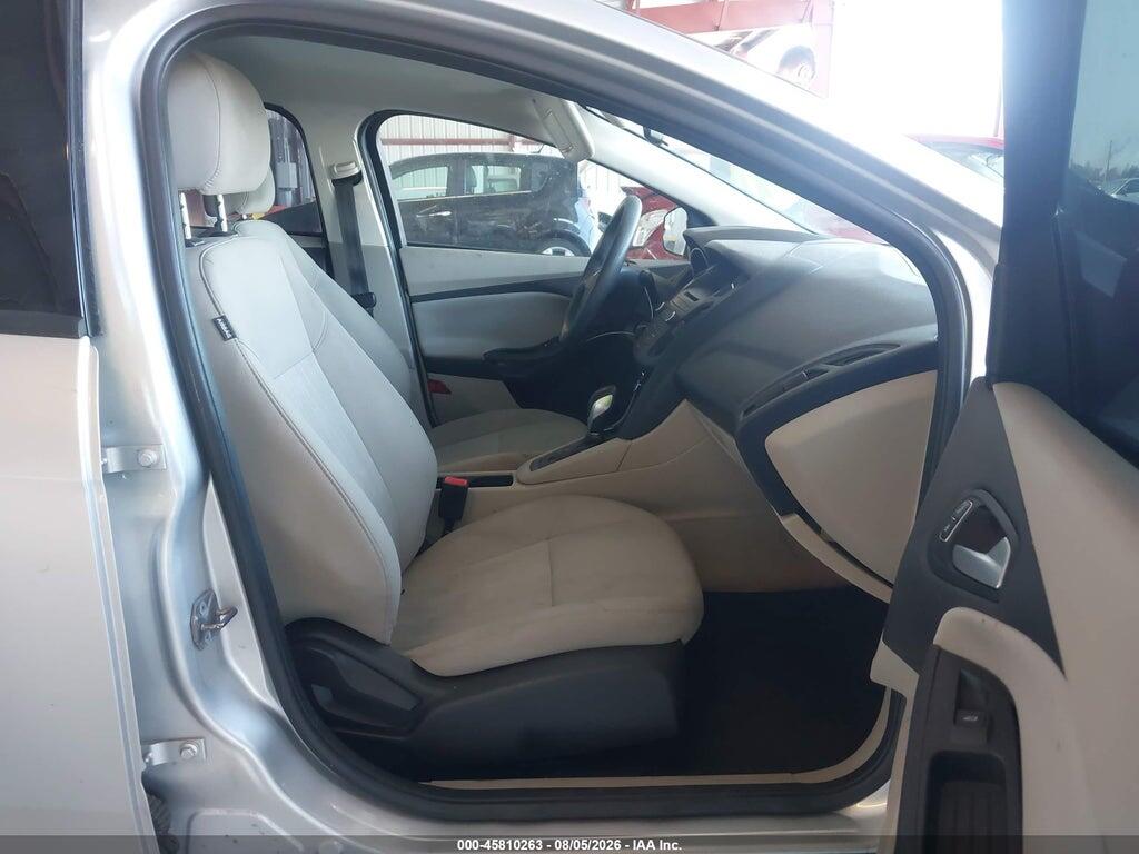 1FADP3K23HL214977 2017 FORD FOCUS photo no. 5