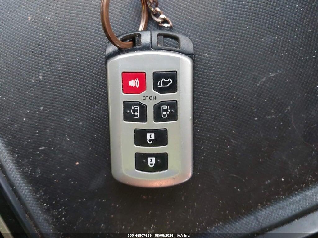 5TDYZ3DC9HS860454 2017 TOYOTA SIENNA photo no. 11