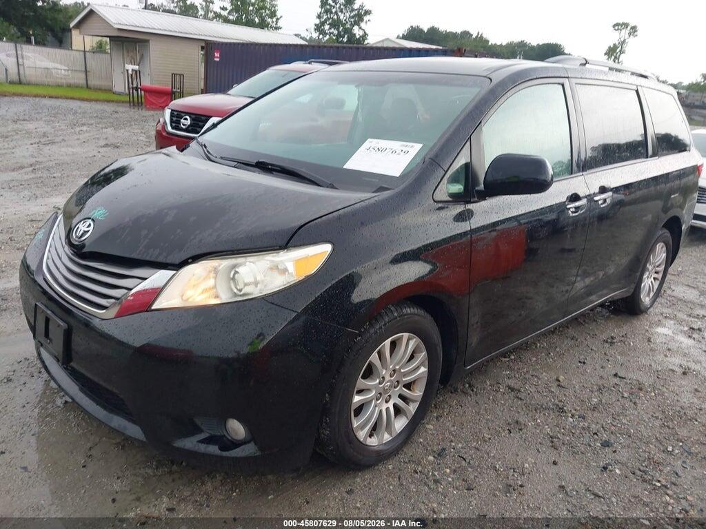 5TDYZ3DC9HS860454 2017 TOYOTA SIENNA photo no. 2