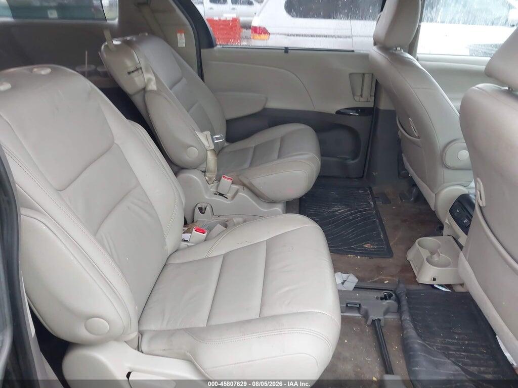 5TDYZ3DC9HS860454 2017 TOYOTA SIENNA photo no. 8