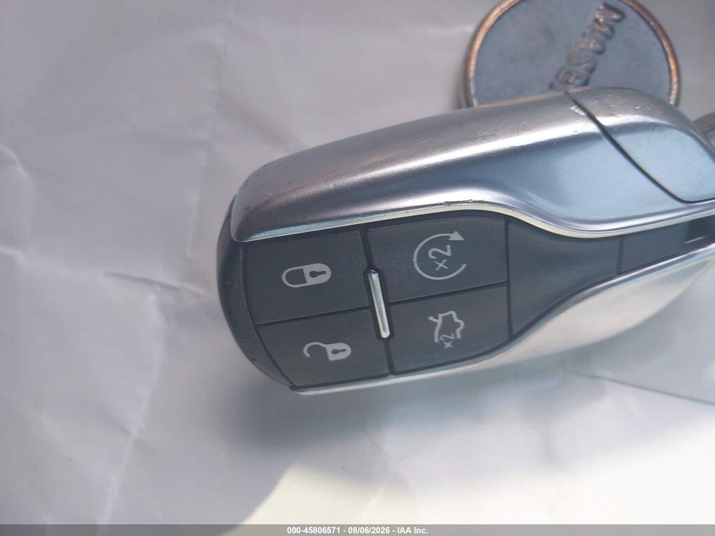 ZN661XUS6HX222586 2017 MASERATI LEVANTE photo no. 11