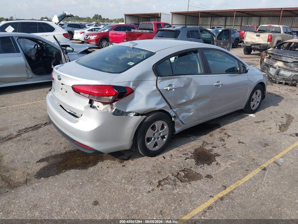 3KPFK4A74HE160120 2017 KIA FORTE photo no. 4
