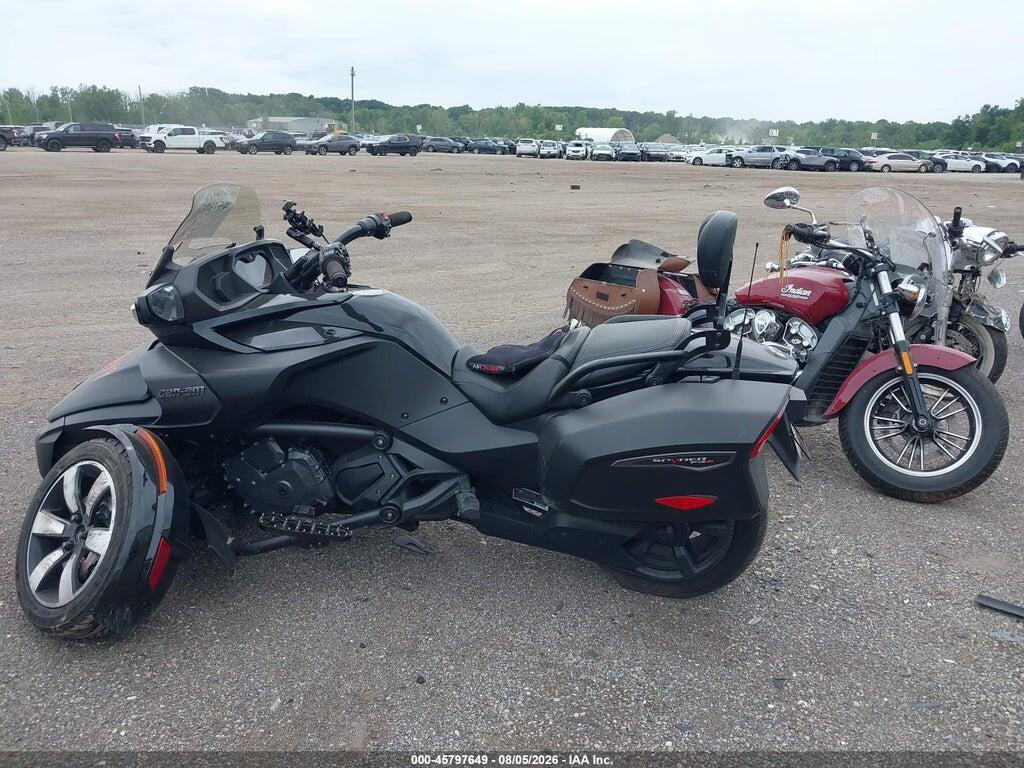 2BXREDD22HV000828 2017 CAN-AM SPYDER ROADSTER photo no. 3