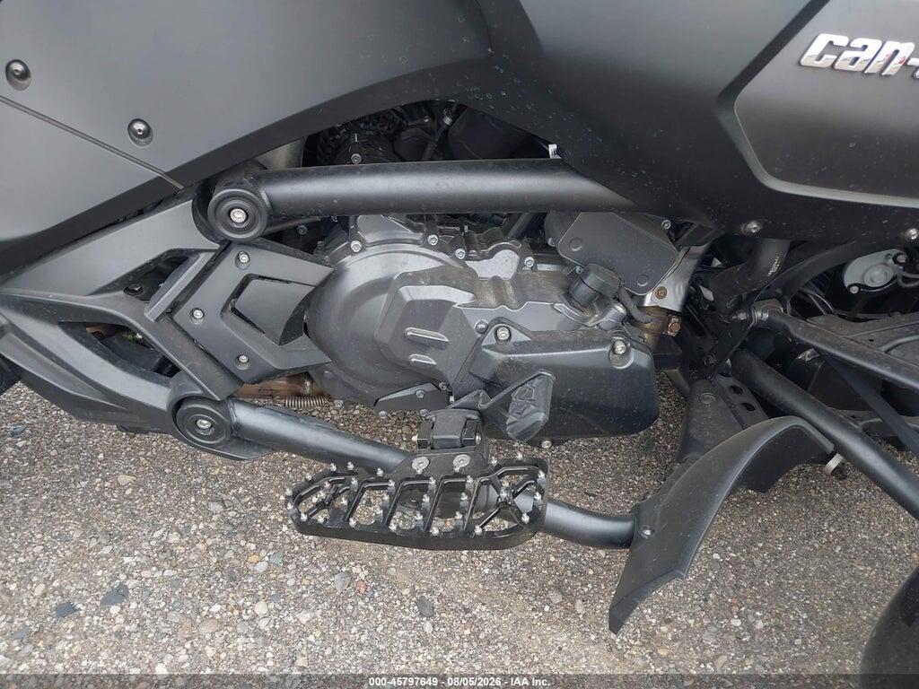 2BXREDD22HV000828 2017 CAN-AM SPYDER ROADSTER photo no. 8