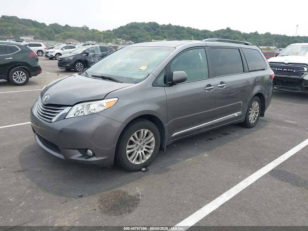 5TDYZ3DCXHS891941 2017 TOYOTA SIENNA photo no. 2