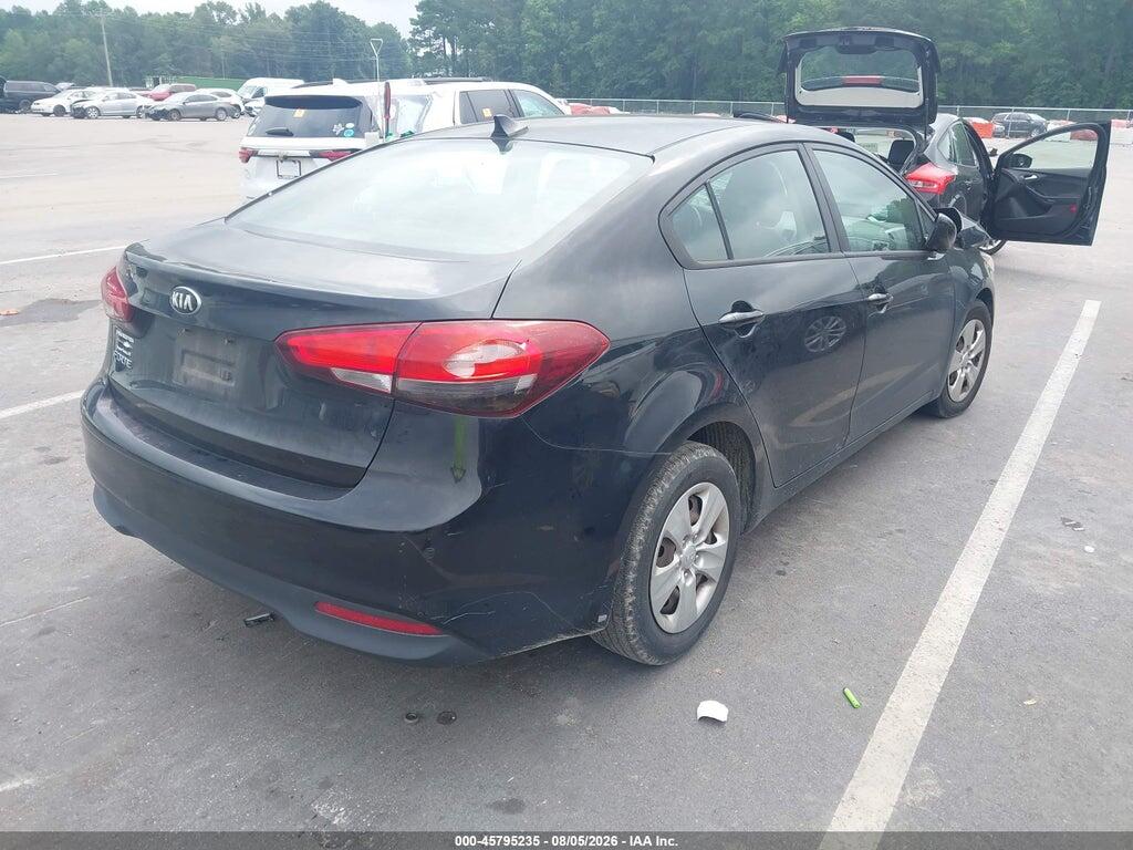 3KPFK4A7XHE105932 2017 KIA FORTE photo no. 4