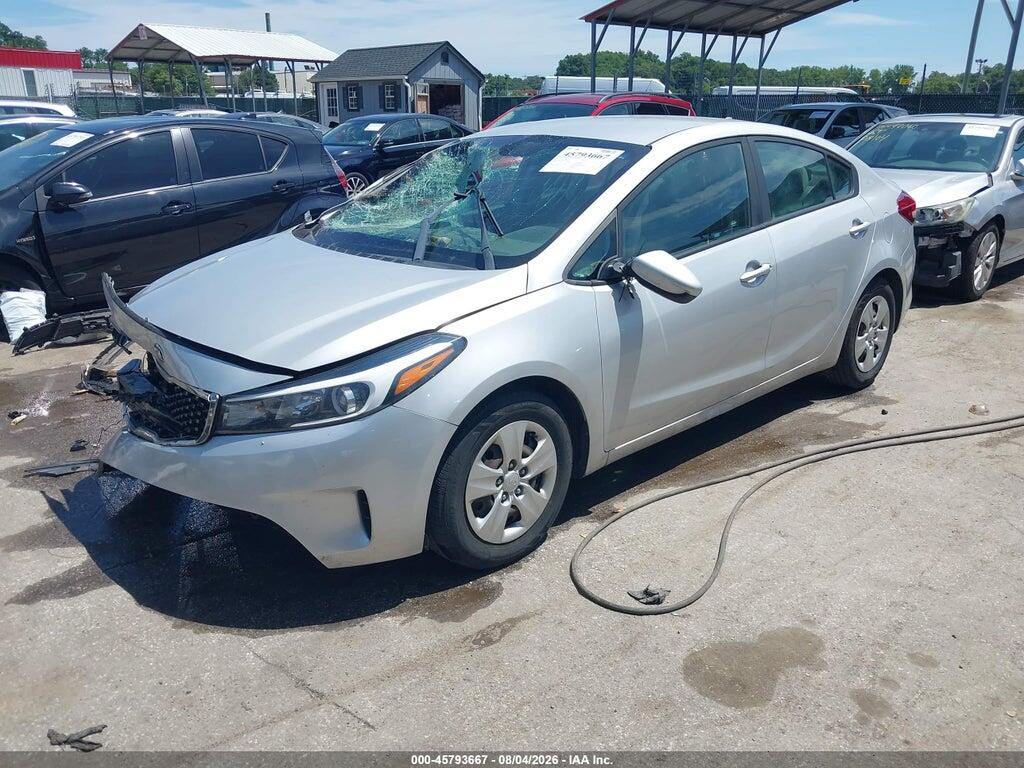 3KPFL4A70HE134126 2017 KIA FORTE photo no. 2