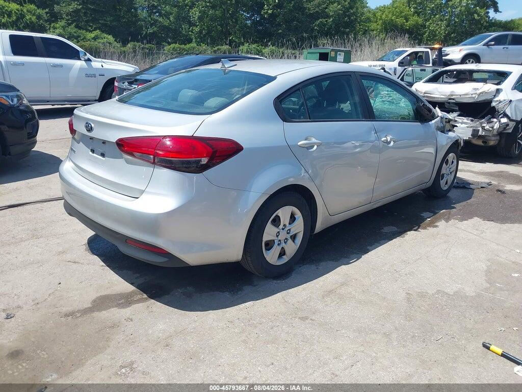 3KPFL4A70HE134126 2017 KIA FORTE photo no. 4