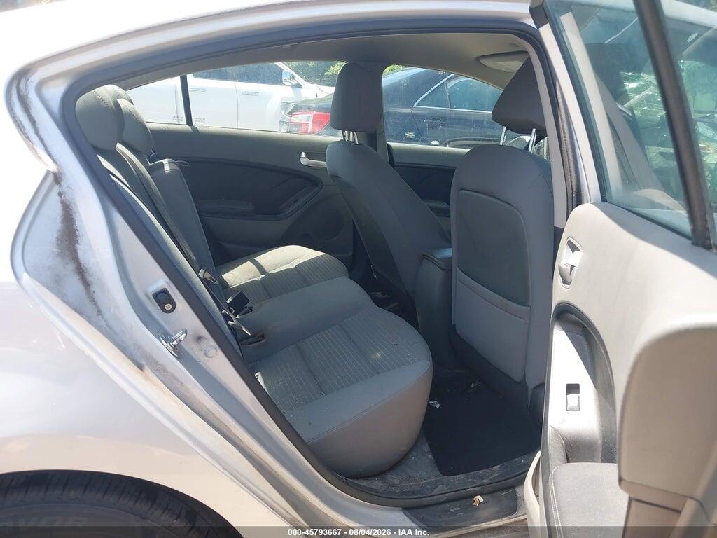 3KPFL4A70HE134126 2017 KIA FORTE photo no. 8