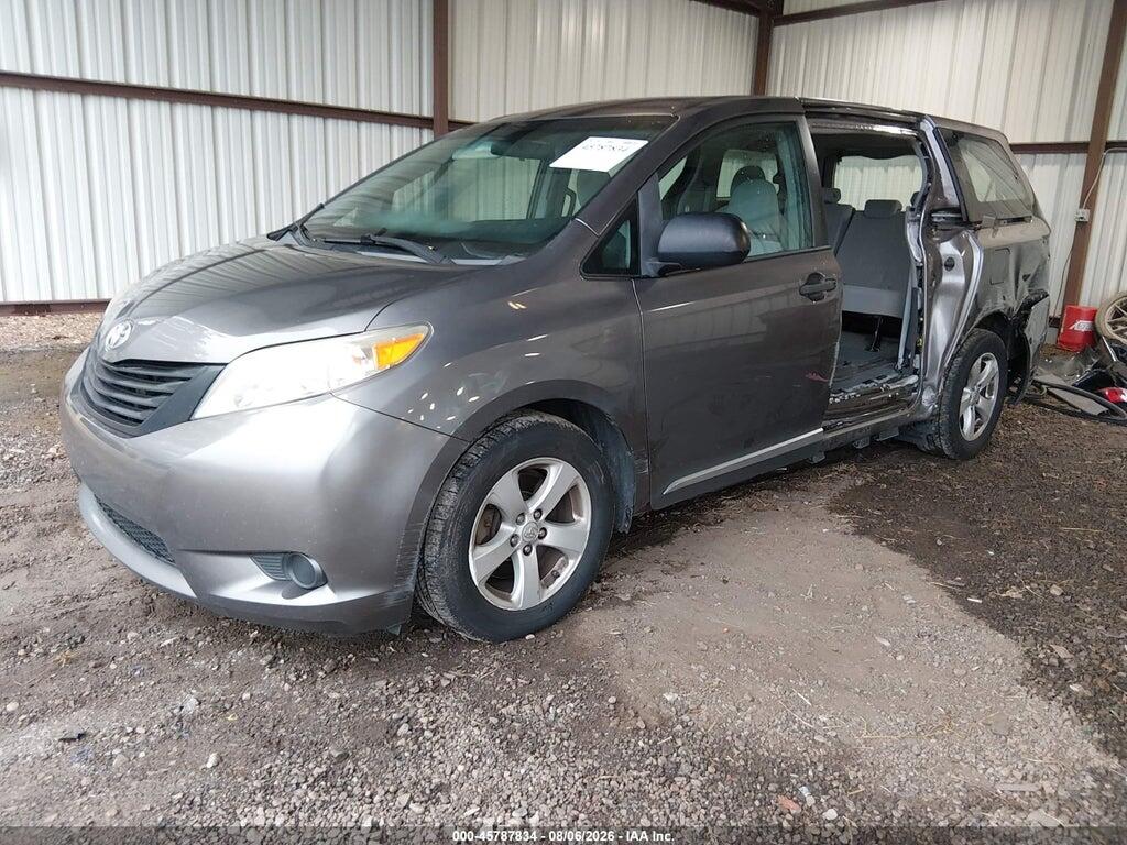 5TDZZ3DC6HS776418 2017 TOYOTA SIENNA photo no. 2
