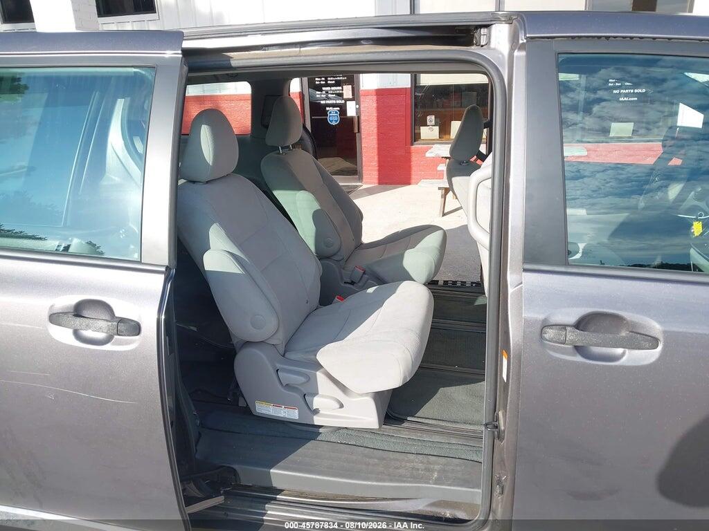 5TDZZ3DC6HS776418 2017 TOYOTA SIENNA photo no. 8