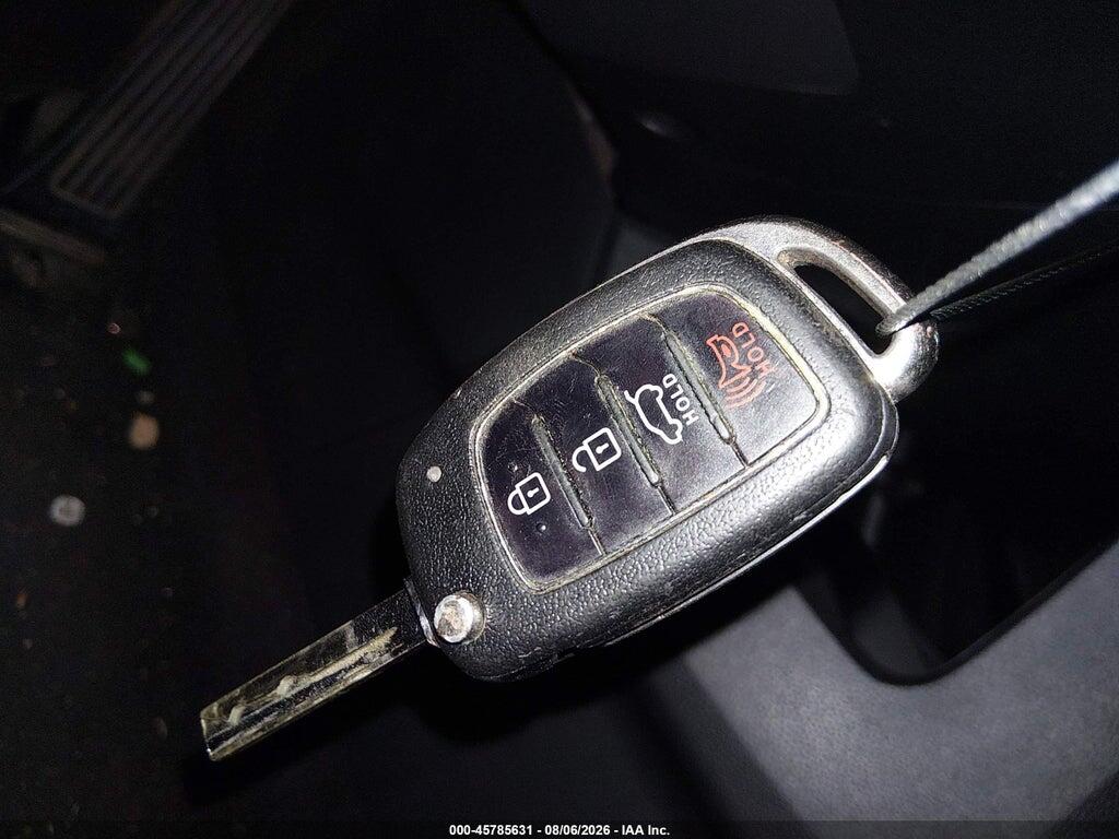 5NMZU3LB7HH005895 2017 HYUNDAI SANTA FE SPORT photo no. 11