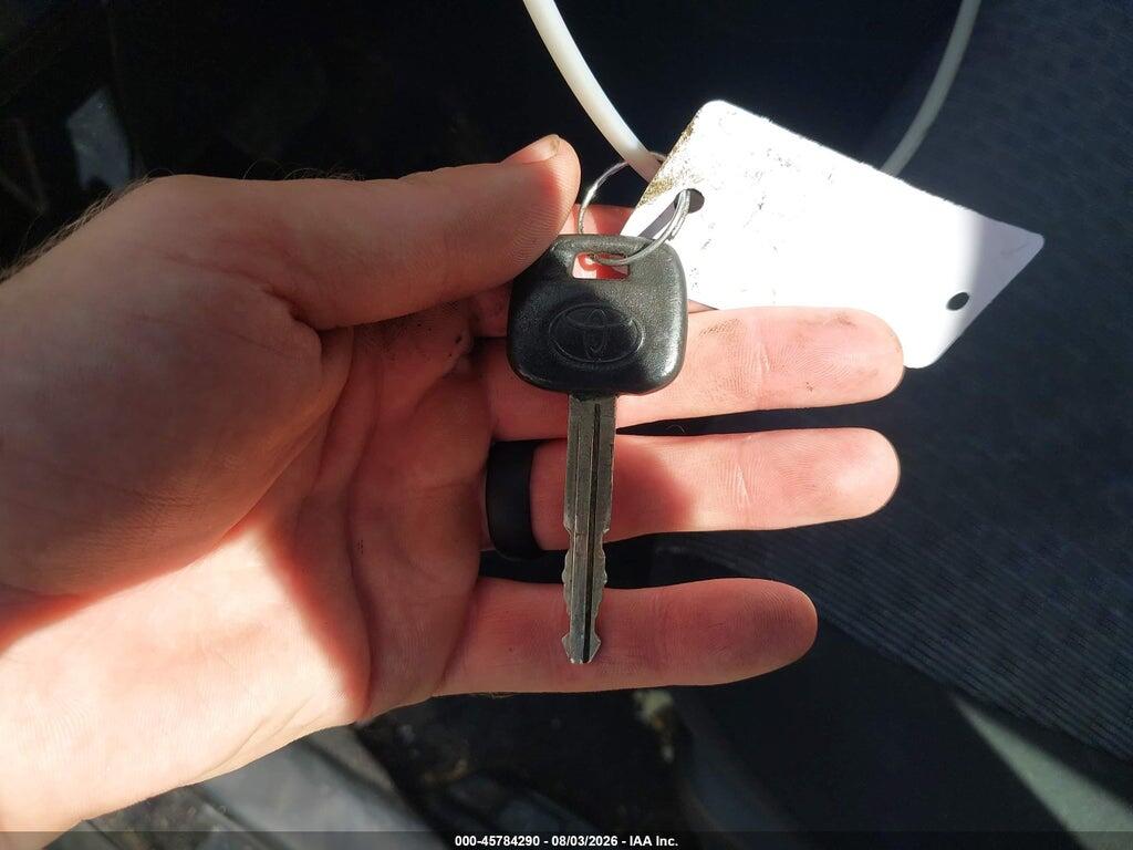 VNKKTUD32HA073573 2017 TOYOTA YARIS photo no. 11