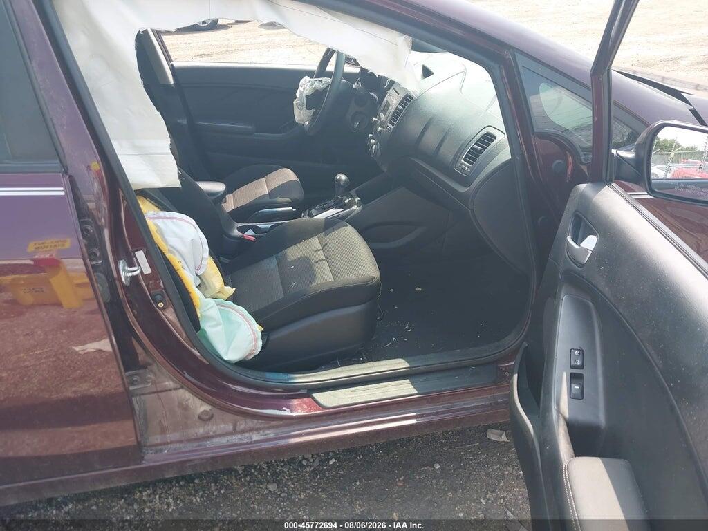 3KPFK4A73HE135922 2017 KIA FORTE photo no. 5