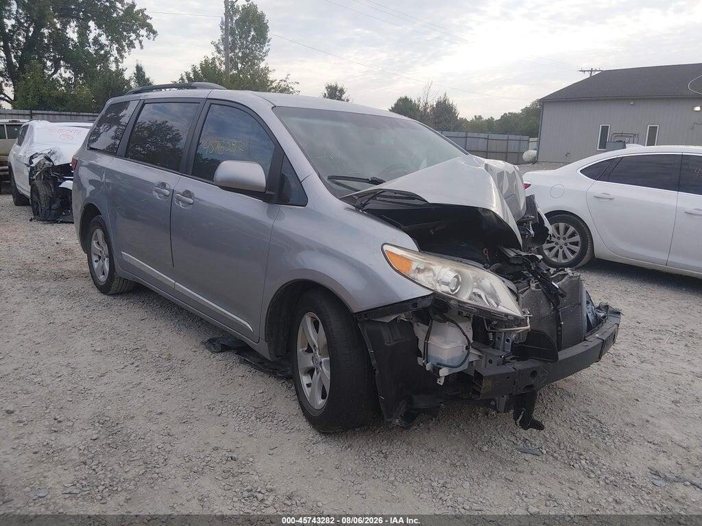5TDKZ3DC2HS789538 2017 TOYOTA SIENNA photo no. 1
