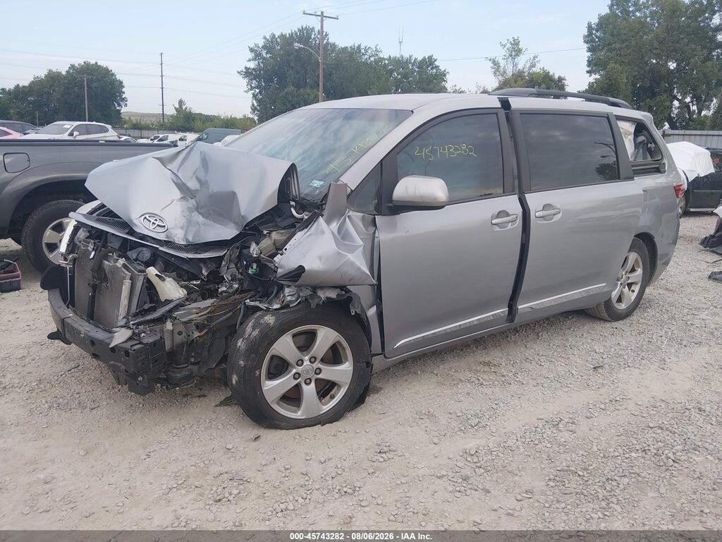 5TDKZ3DC2HS789538 2017 TOYOTA SIENNA photo no. 2