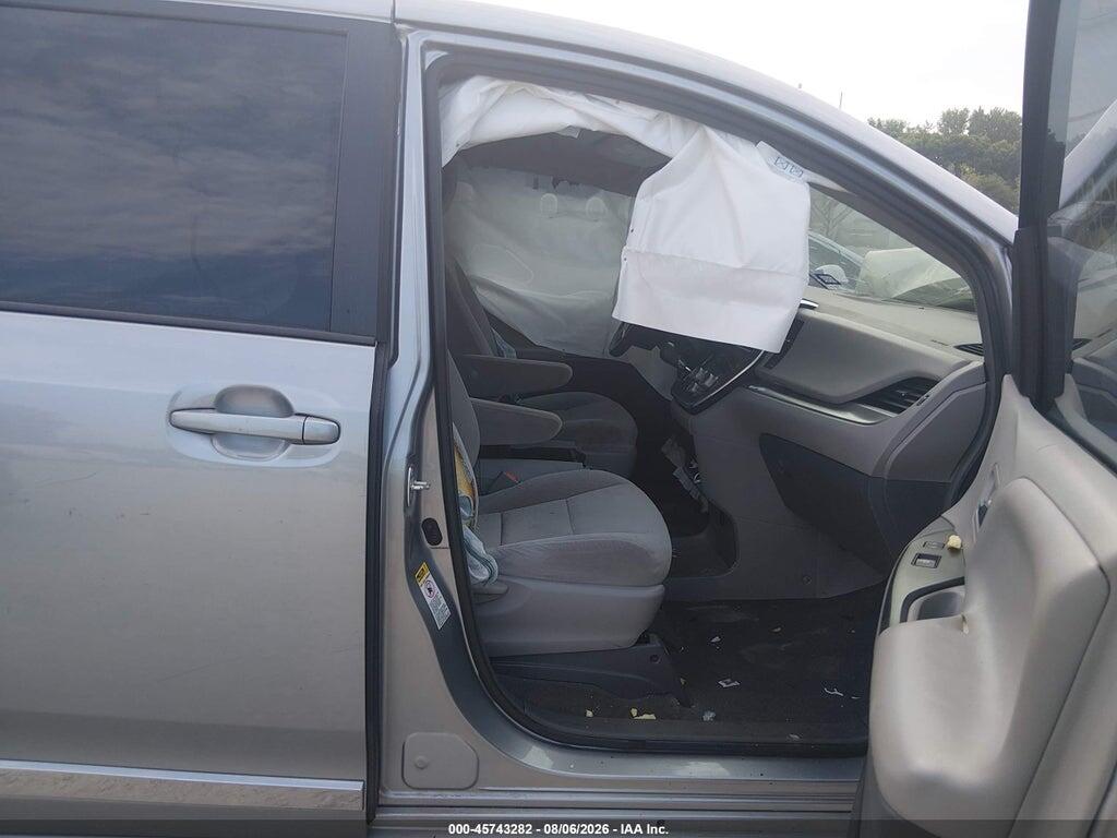 5TDKZ3DC2HS789538 2017 TOYOTA SIENNA photo no. 5