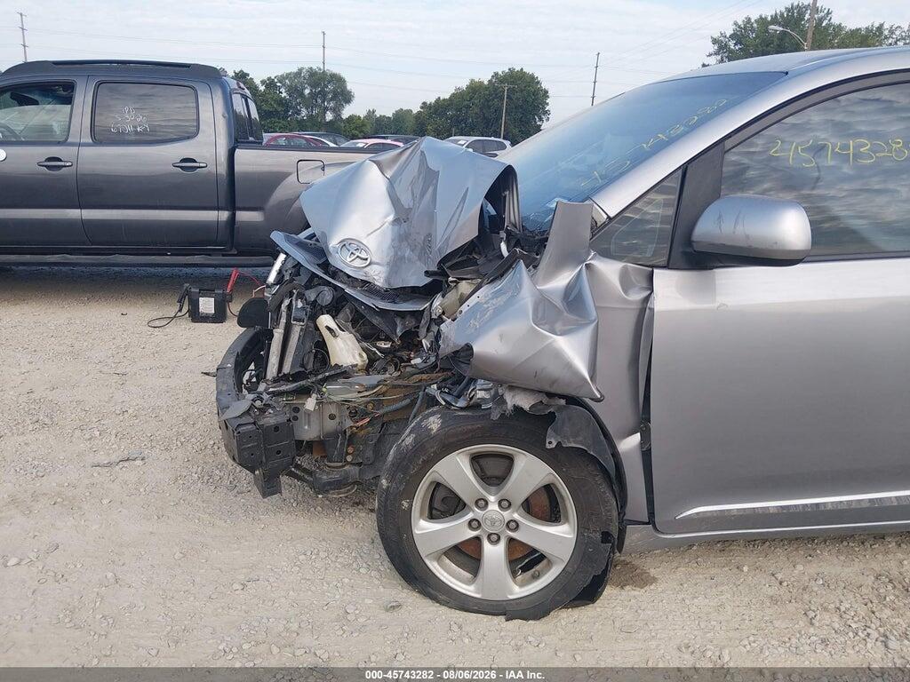 5TDKZ3DC2HS789538 2017 TOYOTA SIENNA photo no. 6