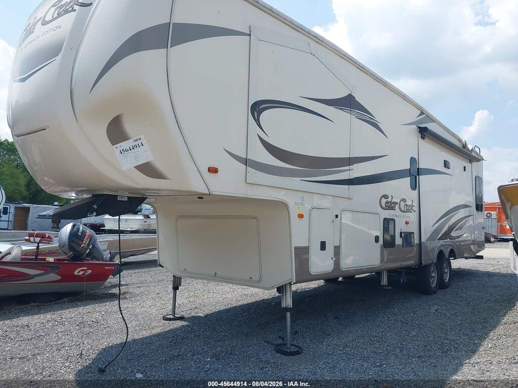 4X4FCRJ29HS216347 2017 CEDAR CREEK SILVERBACK SERIES 33 photo no. 2
