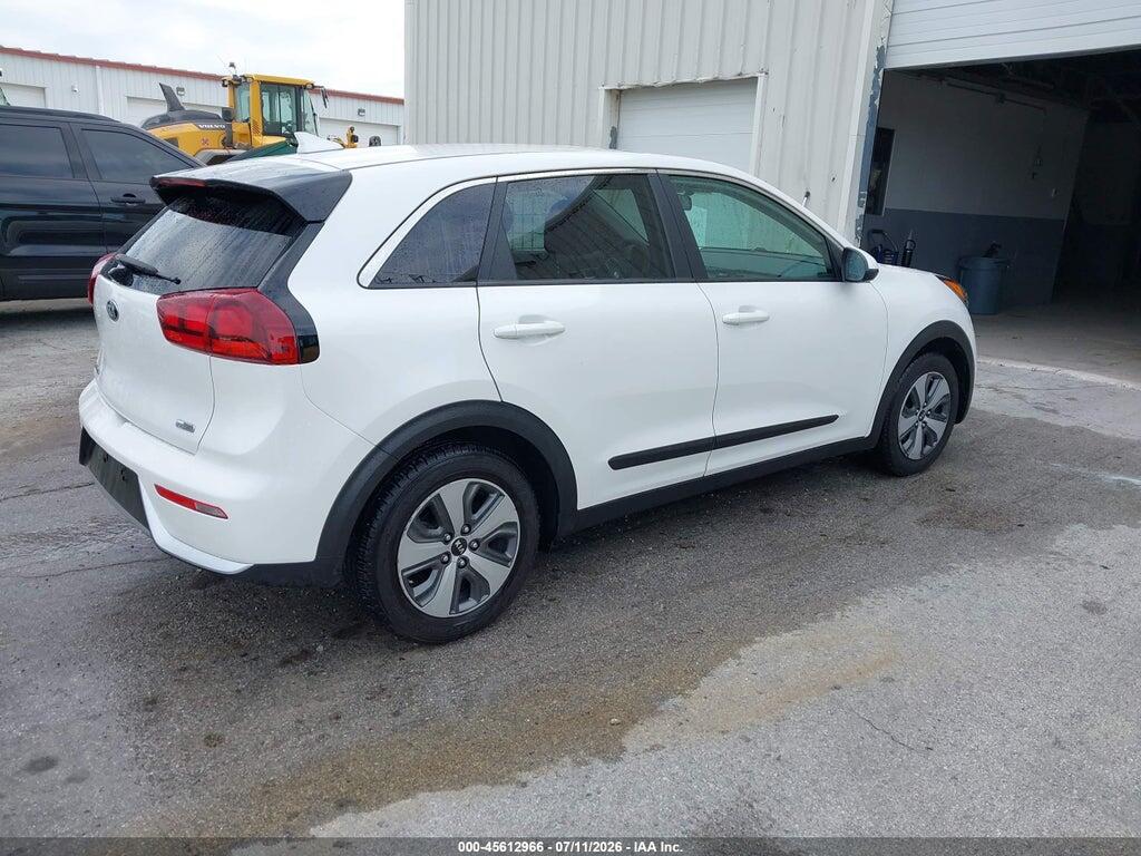 KNDCB3LC7J5158256 2018 KIA NIRO photo no. 4