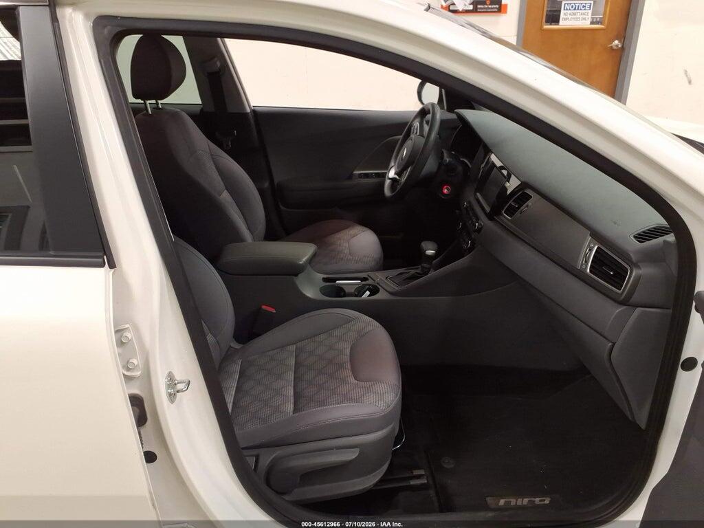 KNDCB3LC7J5158256 2018 KIA NIRO photo no. 5