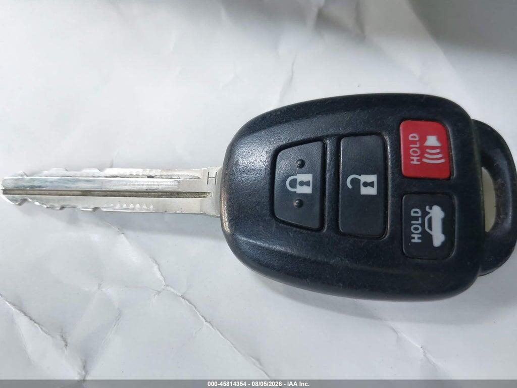 5YFBURHE8JP787370 2018 TOYOTA COROLLA photo no. 11