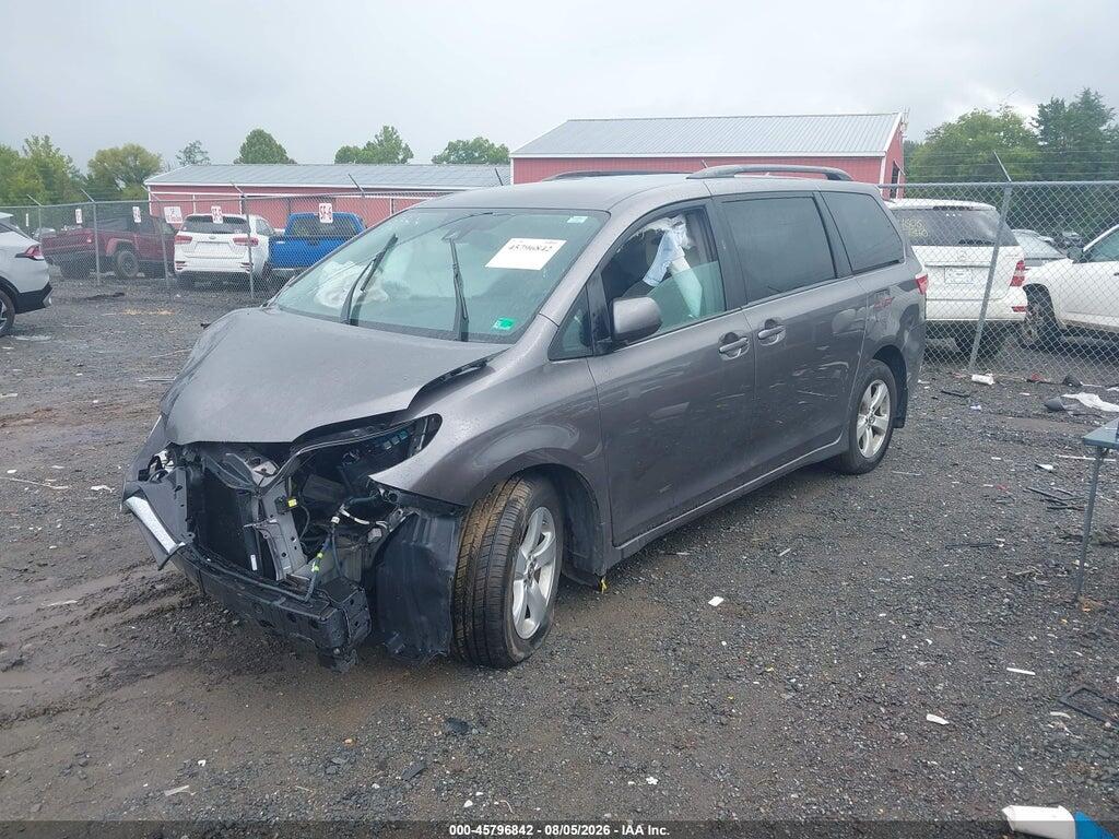 5TDKZ3DCXJS910113 2018 TOYOTA SIENNA photo no. 2