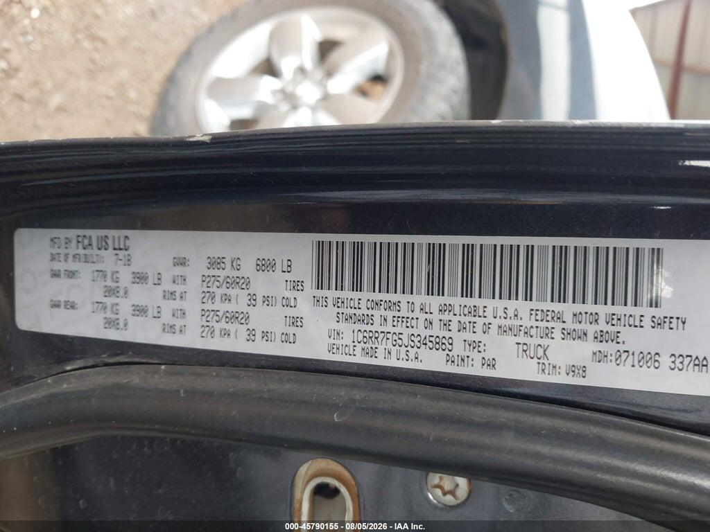 1C6RR7FG5JS345869 2018 RAM 1500 photo no. 9
