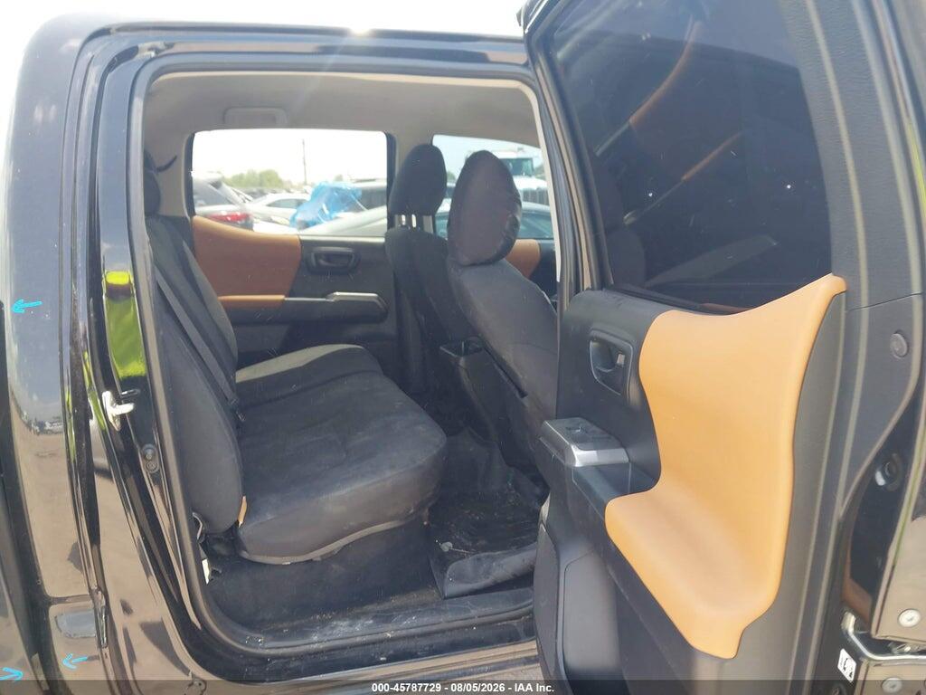 5TFAZ5CN4JX070639 2018 TOYOTA TACOMA photo no. 8