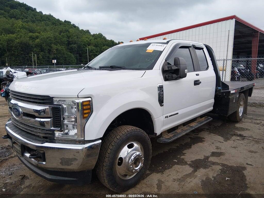 1FD8X3HT1JEC05759 2018 FORD F-350 CHASSIS photo no. 2