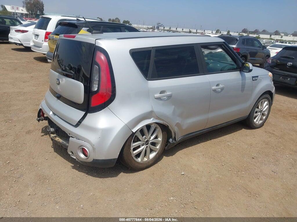 KNDJP3A56J7549786 2018 KIA SOUL photo no. 4
