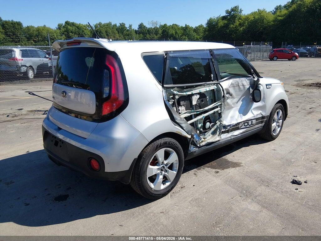 KNDJN2A25J7562986 2018 KIA SOUL photo no. 4