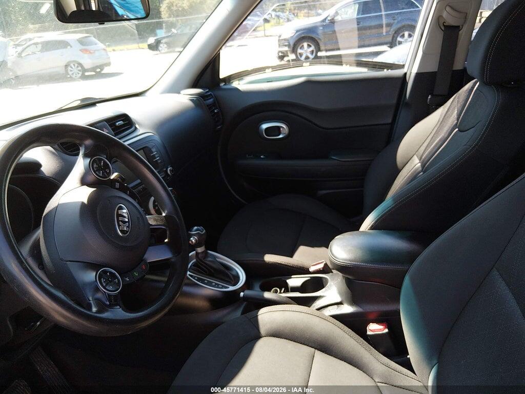 KNDJN2A25J7562986 2018 KIA SOUL photo no. 5