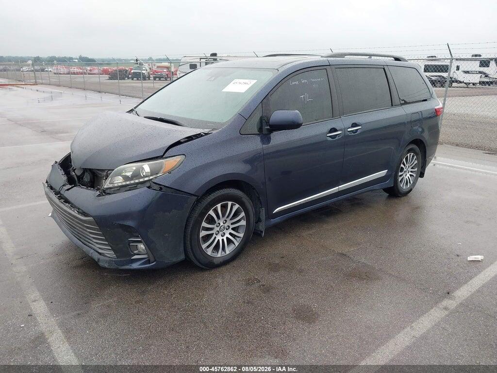 5TDYZ3DC4JS922574 2018 TOYOTA SIENNA photo no. 2